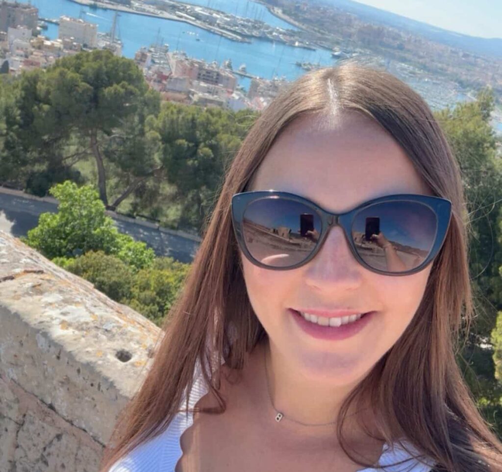 A group of friends flew to Palma, Spain and back in just 13 hours - squeezing in tapas, cocktails and sightseeing for around £150 each.