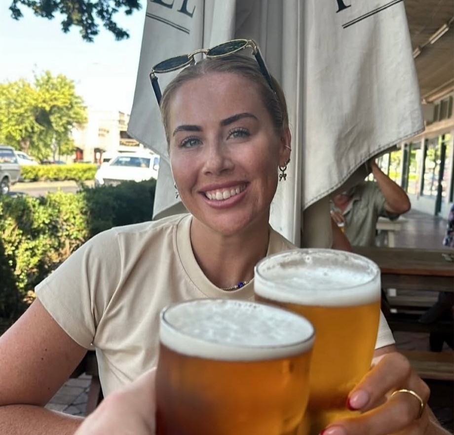 MAFS UK bride Polly Sellman says she never wants to leave Australia but feels she is on borrowed time - the reality star claims she cannot even afford a flight home to see family.