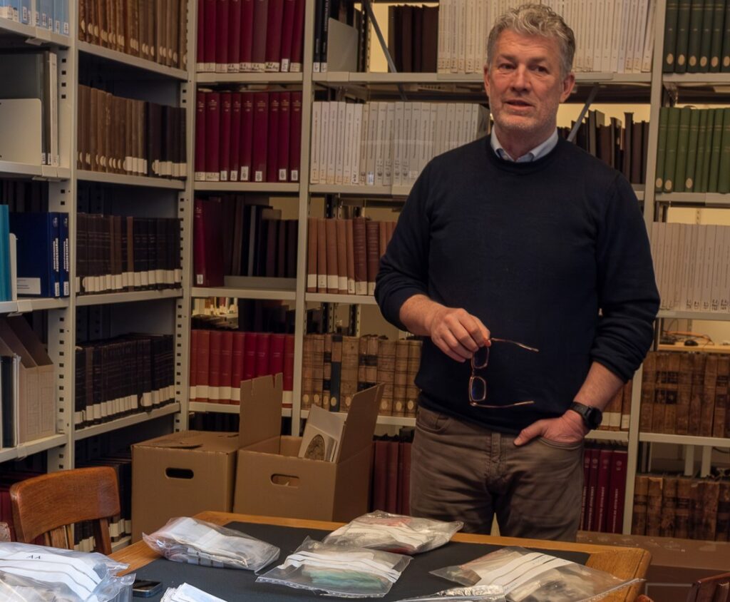 Two metal detector hobbyists have stumbled upon a record-breaking hoard of nearly 3,000 Anglo-Saxon and Viking silver coins in a field in eastern Norway.