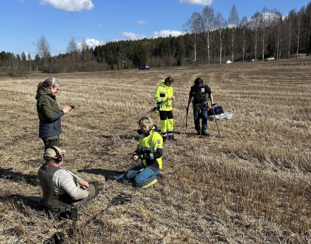 Two metal detector hobbyists have stumbled upon a record-breaking hoard of nearly 3,000 Anglo-Saxon and Viking silver coins in a field in eastern Norway.