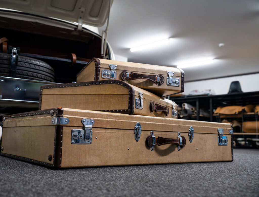 A fully restored 1950 Mercedes-Benz linked to Marilyn Monroe, backed by insurance documents she signed, is heading to auction with a stunning £160,000 estimate.