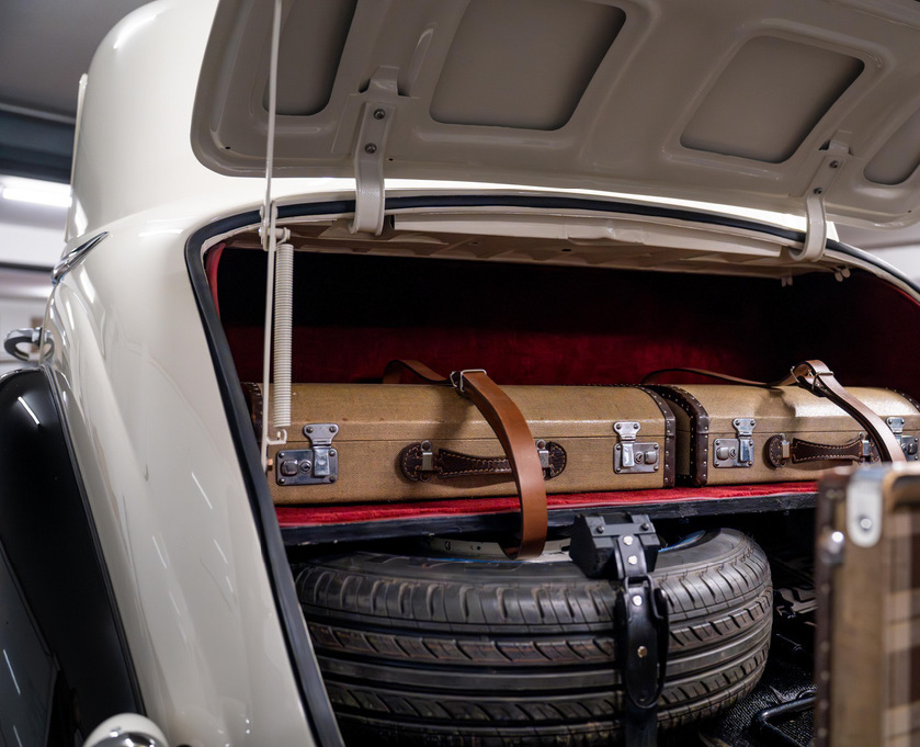 A fully restored 1950 Mercedes-Benz linked to Marilyn Monroe, backed by insurance documents she signed, is heading to auction with a stunning £160,000 estimate.