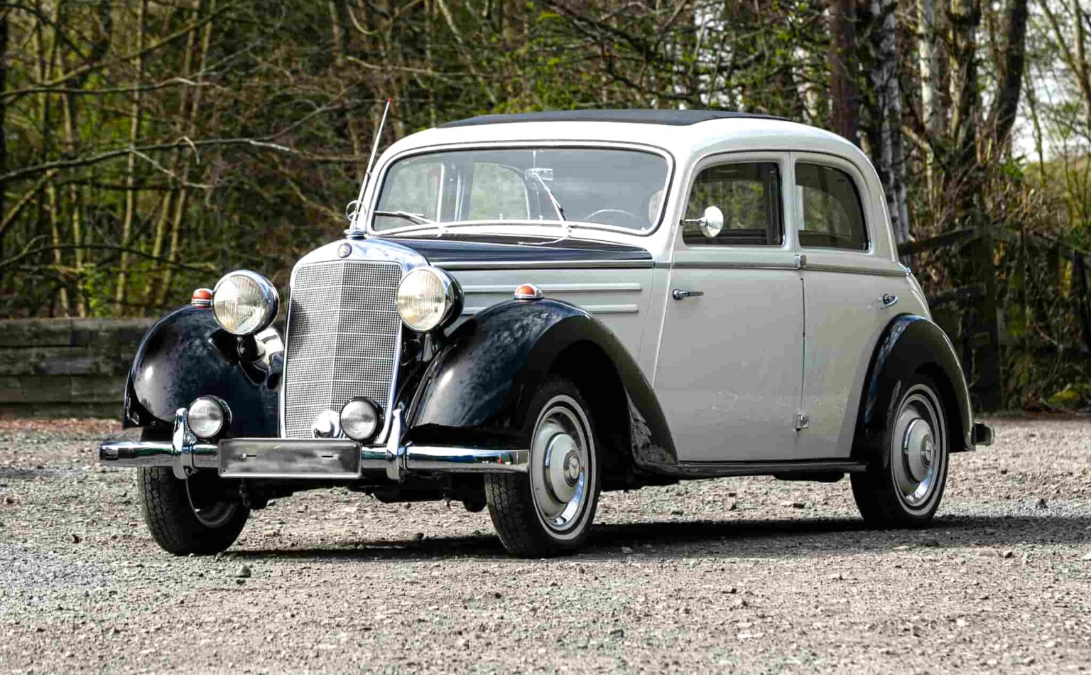 A fully restored 1950 Mercedes-Benz linked to Marilyn Monroe, backed by insurance documents she signed, is heading to auction with a stunning £160,000 estimate.