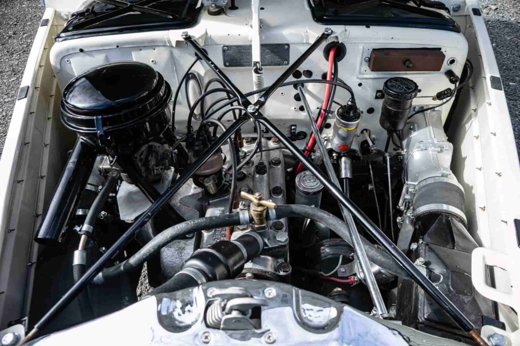 A fully restored 1950 Mercedes-Benz linked to Marilyn Monroe, backed by insurance documents she signed, is heading to auction with a stunning £160,000 estimate.