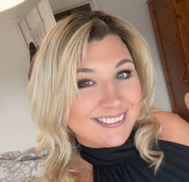 Lancashire pals Carly Ellis and Jody Brereton got locked in the wrong car after mistaking their friend's husband's vehicle for their Uber in hilarious viral video.