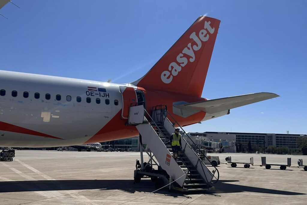 Adventurous pals Helen Dalling and Alina Durrington enjoyed a whirlwind 16-hour Palma day trip with tapas, swimming and sightseeing for just £117 each.