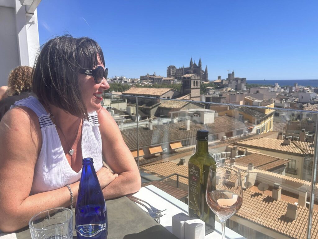 Adventurous pals Helen Dalling and Alina Durrington enjoyed a whirlwind 16-hour Palma day trip with tapas, swimming and sightseeing for just £117 each.