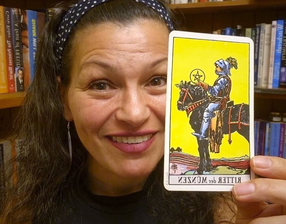 An astrologer has used zodiac signs to predict the Celebrity Traitors winner, naming Aries and Capricorn stars as natural bluffers while calling Sagittarius the worst liars.
