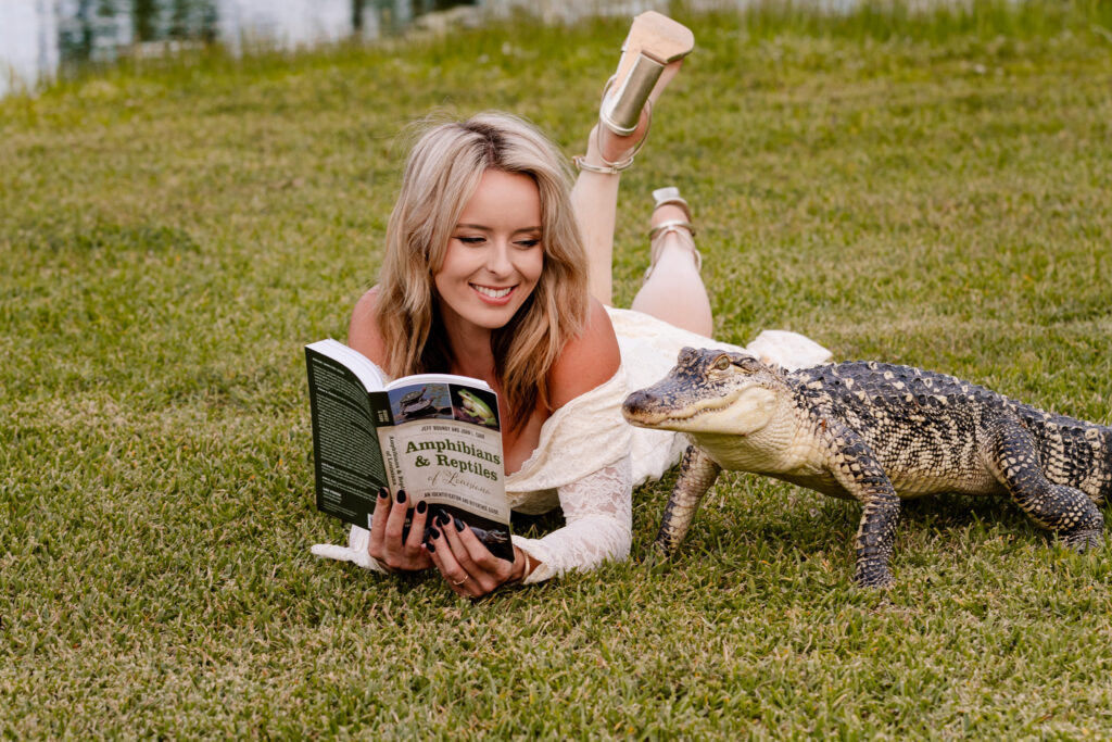 Science graduate Katalina Daley, 22, sparks viral attention posing with massive alligators Big Al and Tex in daring graduation photoshoot at Texas wildlife sanctuary.