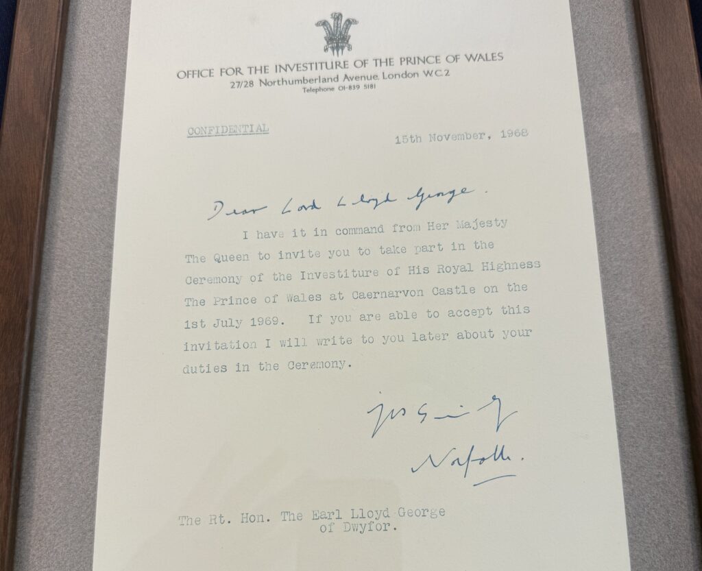 A ceremonial gown worn at King Charles's 1969 investiture has been found at a roadshow alongside an original Queen Elizabeth II invite - owned by Lloyd George's grandson.