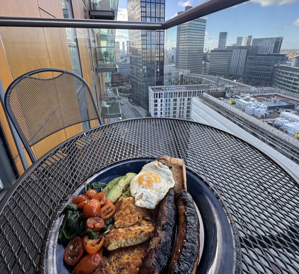 A woman fled a mouldy, mouse-infested London house share costing £1,000 a month and now has a luxury Manchester flat with a rooftop pool and jacuzzi for the same price.