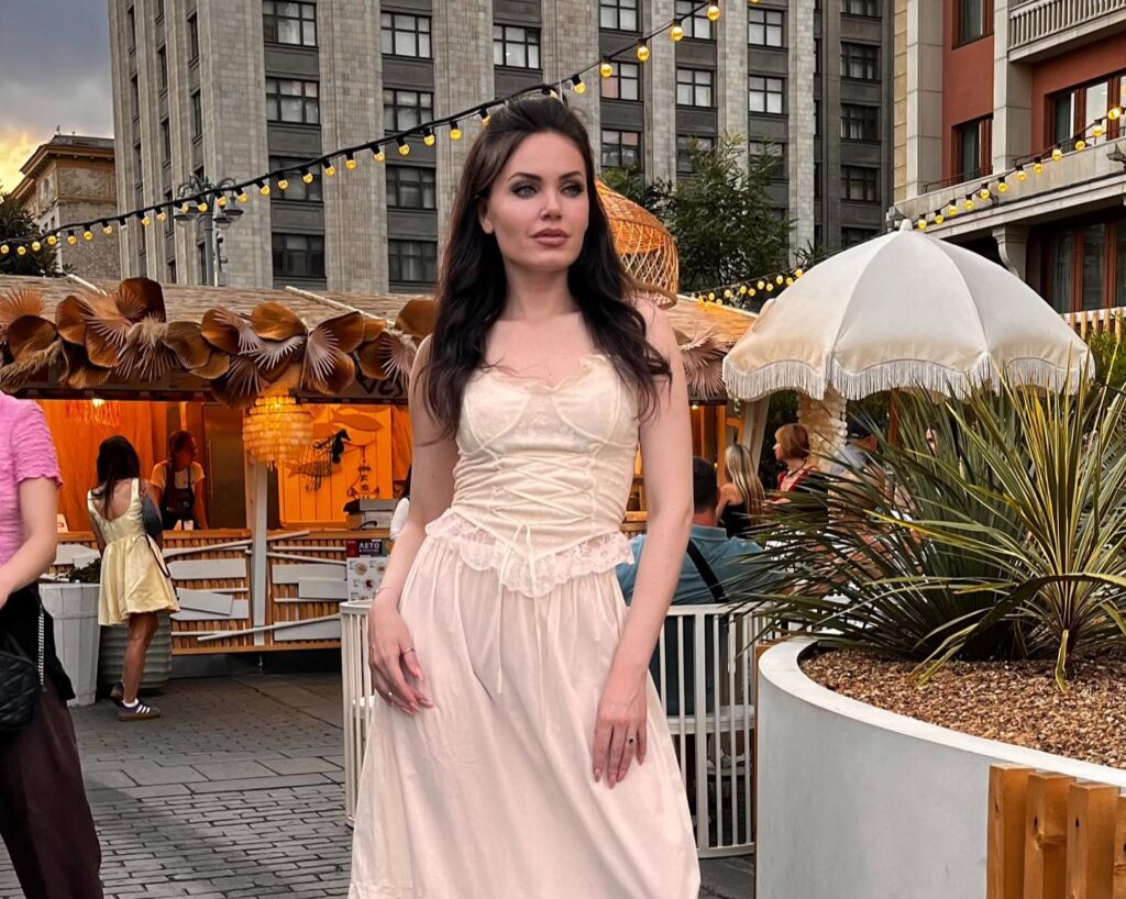 A Russian influencer and aspiring actress has gone viral with fans branding her the "Russian Angelina Jolie" after a black coat and bold makeup look racked up millions of views.