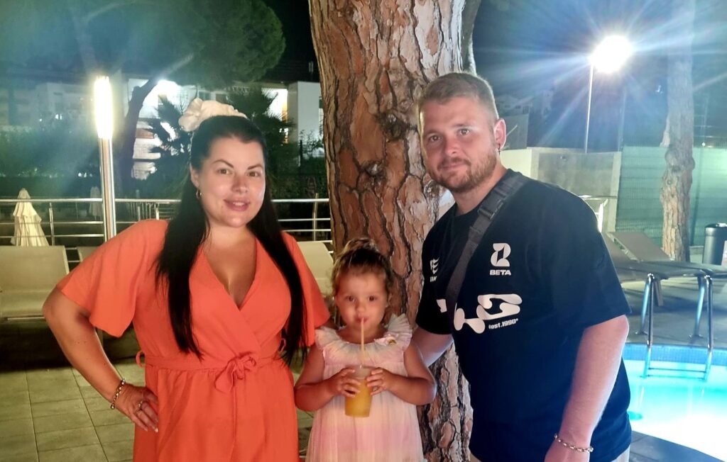 A Tenerife hotel deployed security guards to protect its sunbeds from early risers - but the sunbed wars still kicked off when all loungers were gone within five minutes.