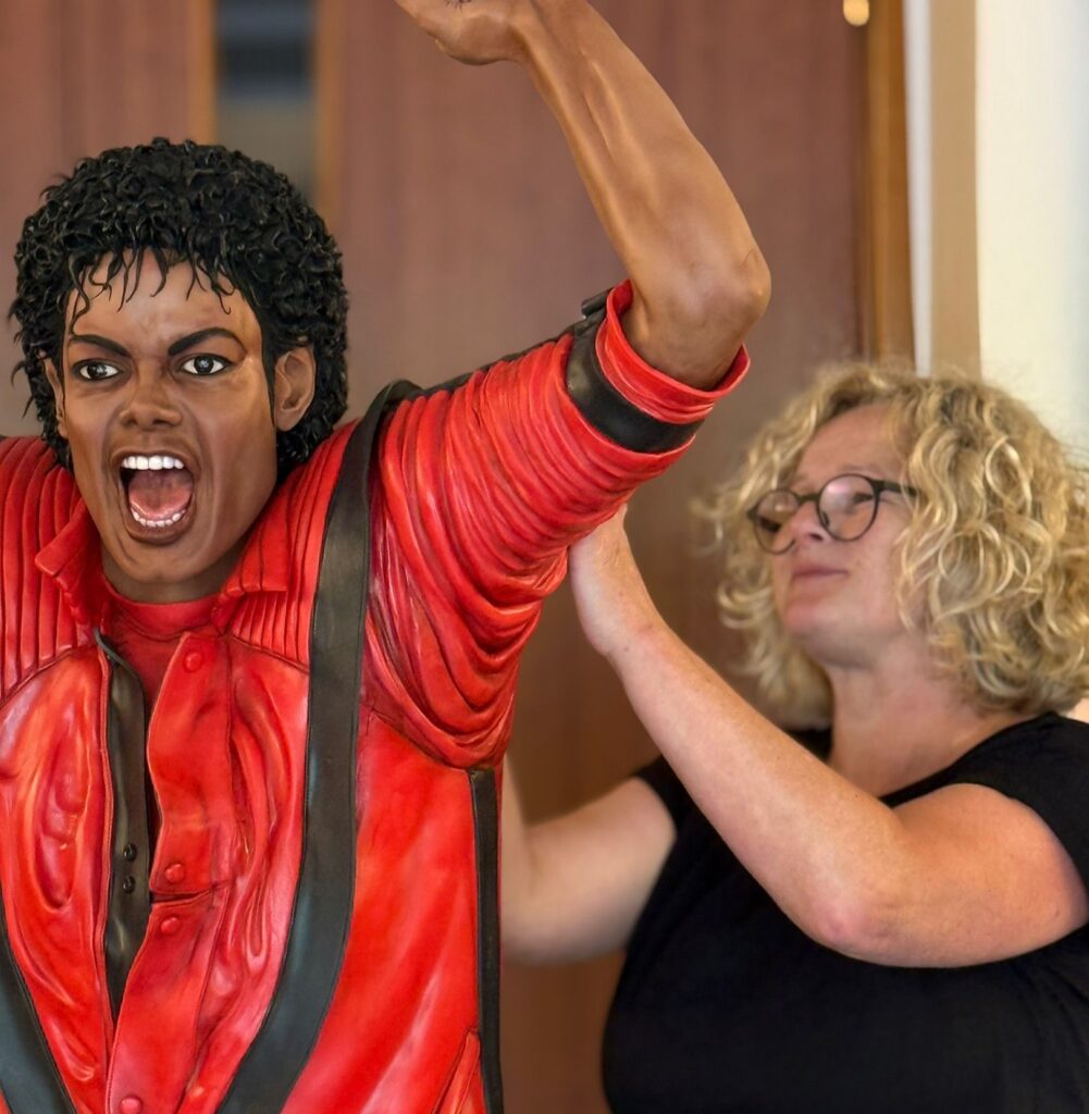 Aberdare baker Emma Jayne spent nearly three weeks crafting a life-sized Michael Jackson sculpture made entirely from cake to mark a cinema screening of the film Michael.