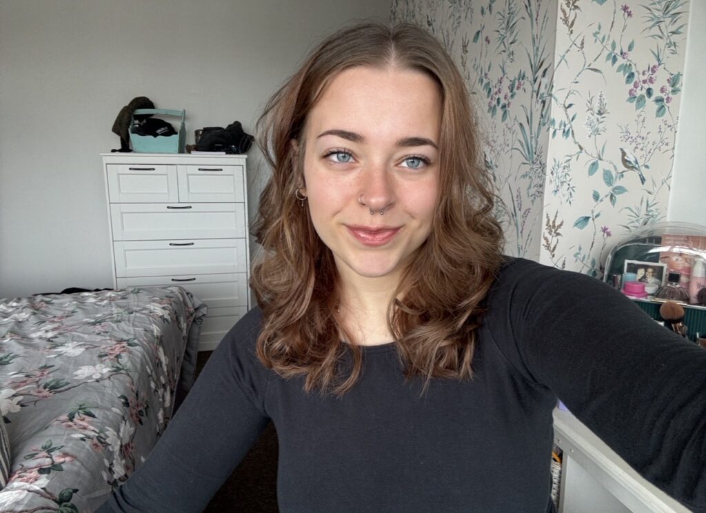 A student who flogged a 30p vintage Jane Norman dress for £50 now rakes in up to £2,500 a month reselling clothes in part-time hours - after a £40 bundle changed everything.