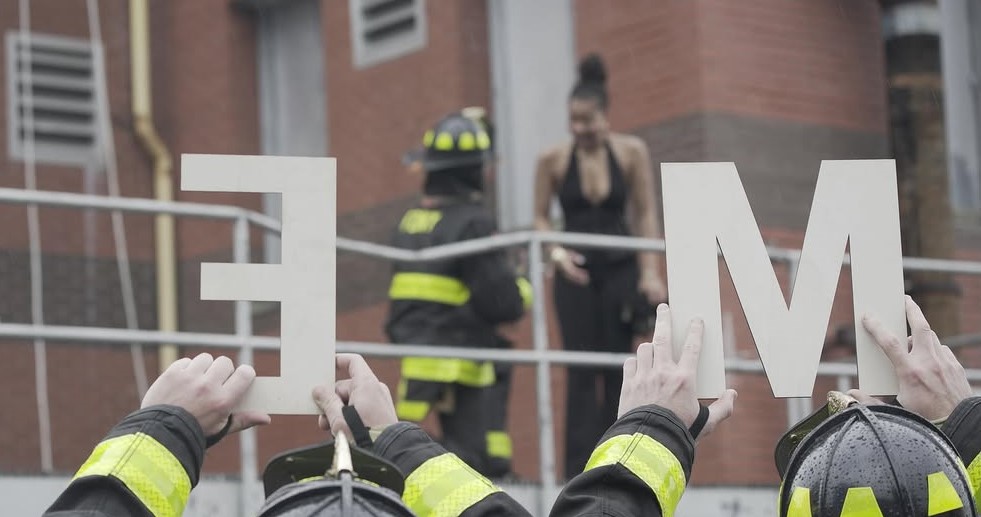 A firefighter-in-training left his girlfriend speechless after turning a daring abseil exercise into a surprise marriage proposal at an FDNY event in New York.