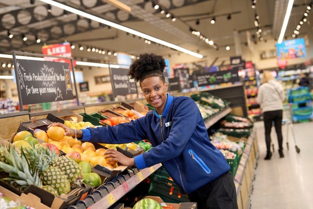 Aldi is hiring 450+ UK store assistants with no qualifications needed, offering pay from £13.50 an hour, paid breaks and career opportunities nationwide