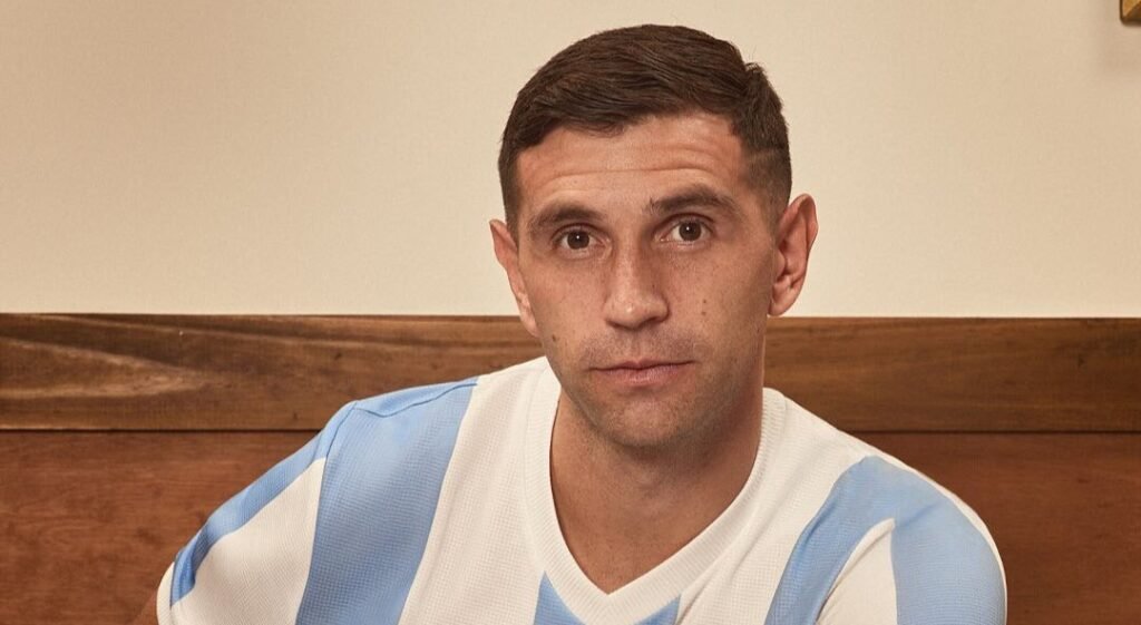 Locals came to the rescue of Argentina and Aston Villa star Emi Martinez after his pickup got bogged down in thick mud in his hometown - it took over three hours to free.