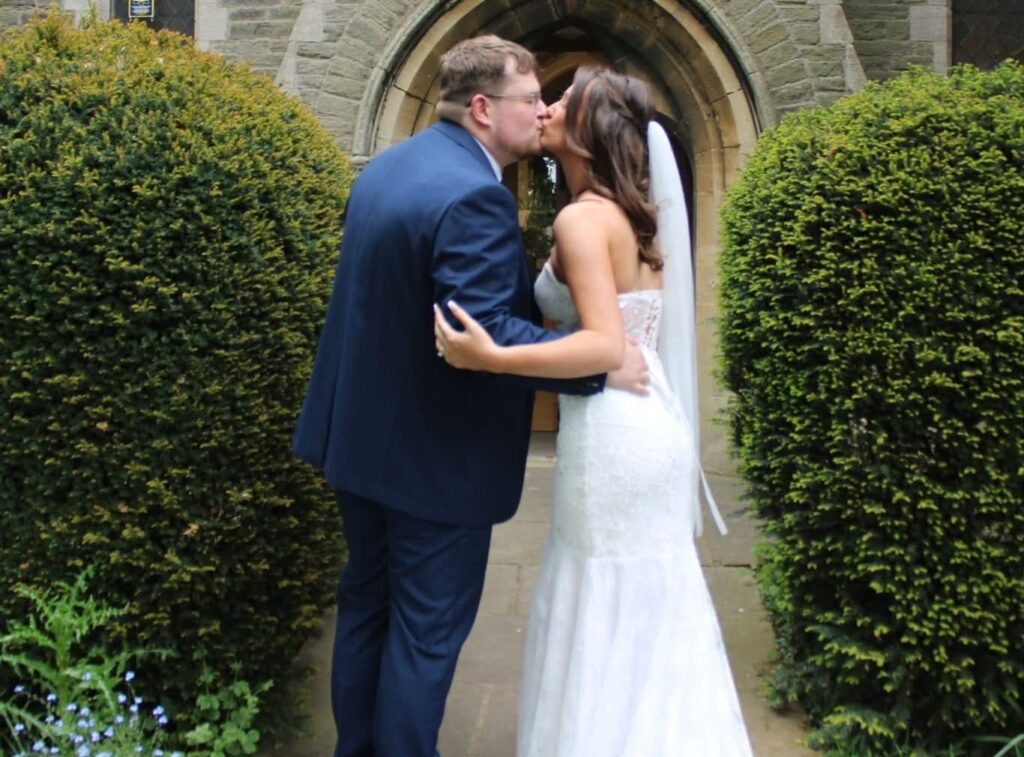 Savvy bride pulls off her dream wedding for just £1,700