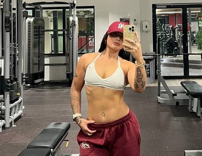 Woman who thought she would never have abs due to genetics went from a size 14 to XS with a ripped six-pack - and insists the secret is not in the gym but the kitchen.