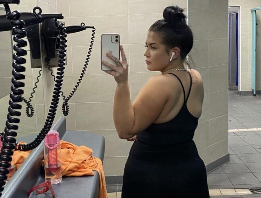 Woman who thought she would never have abs due to genetics went from a size 14 to XS with a ripped six-pack - and insists the secret is not in the gym but the kitchen.
