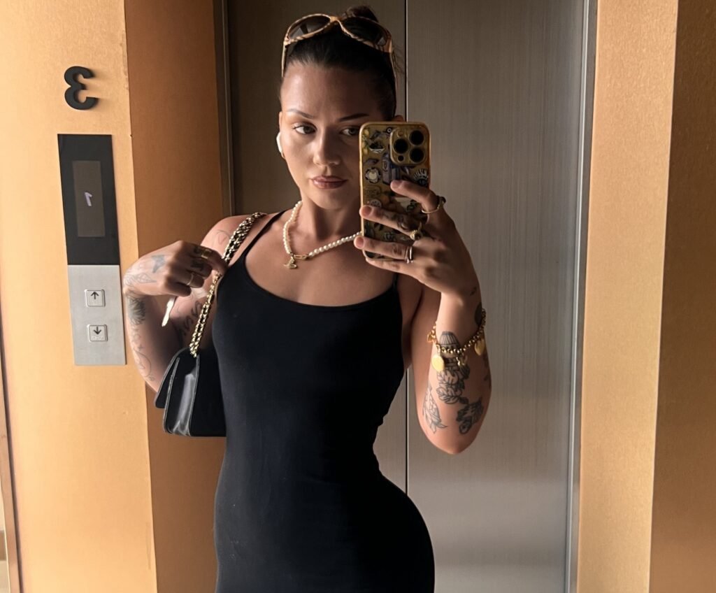 Woman who thought she would never have abs due to genetics went from a size 14 to XS with a ripped six-pack - and insists the secret is not in the gym but the kitchen.