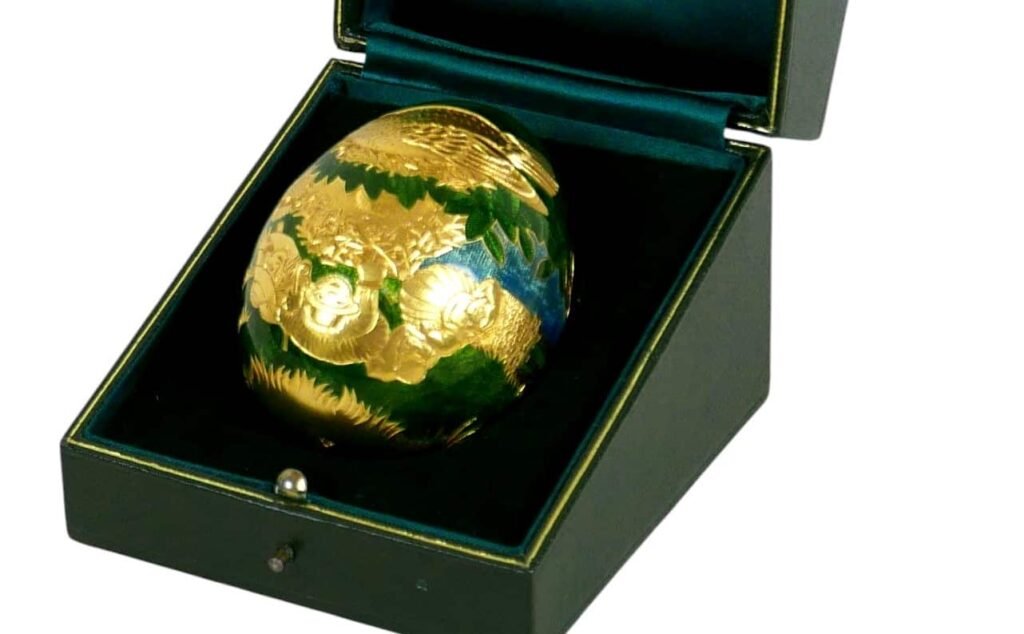 A rare solid gold Cadbury egg from the 1983 Conundrum treasure hunt has sold for a staggering £123,500 - smashing a world auction record and its estimate six times over.