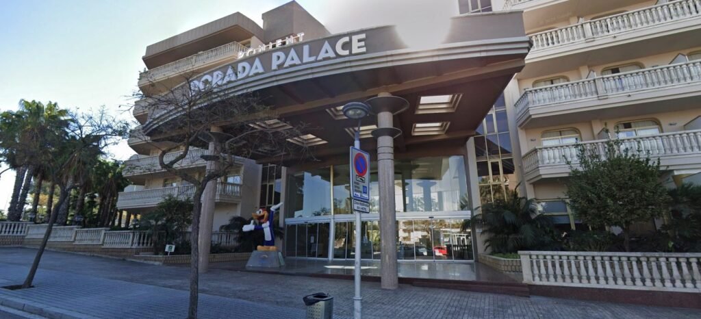 A British holidaymaker has slammed the daily sunbed scramble at a Spanish hotel as absolute carnage - with guests queuing from 8am and one man falling in the rush.