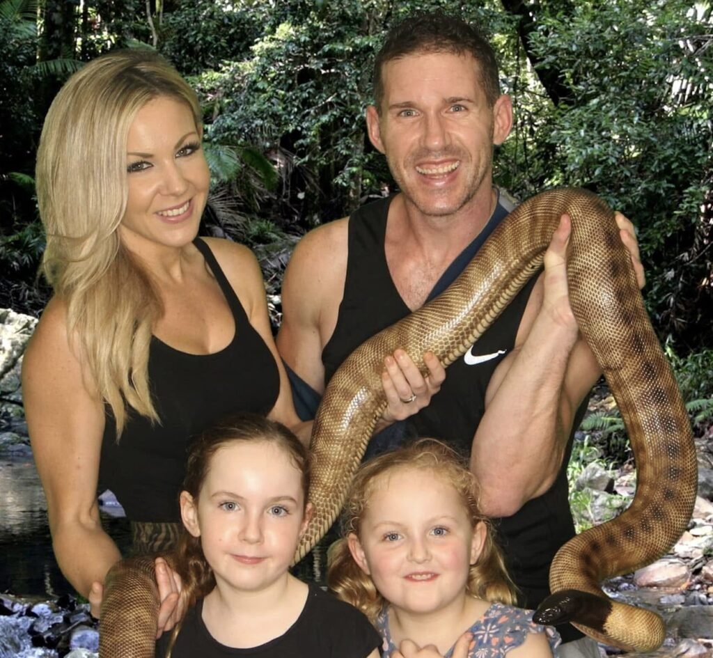 A mum-of-two who risks her life catching some of the world's deadliest snakes says the worst part of the job isn't the reptiles - but the men she encounters.