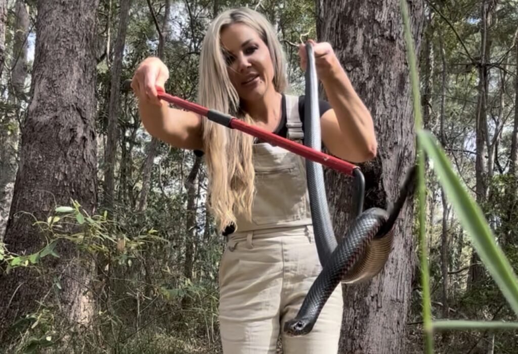A mum-of-two who risks her life catching some of the world's deadliest snakes says the worst part of the job isn't the reptiles - but the men she encounters.