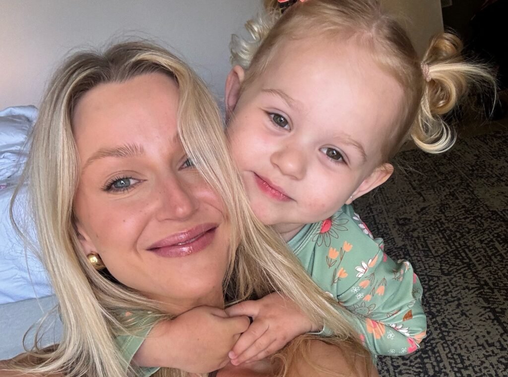 A woman's pregnancy acne got so painful she couldn't smile and would only see her boyfriend in the dark - until a £200 four-step routine cleared her skin.