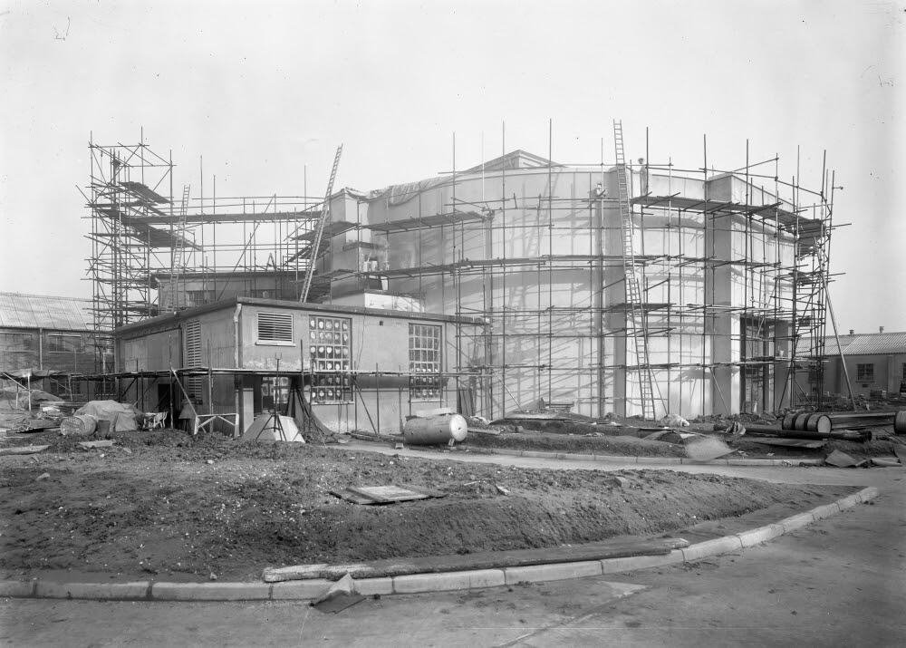 A Grade II* listed Farnborough building with a centrifuge that blasted RAF pilots with 9G and tested Britain's first astronaut Helen Sharman is up for sale for £750,000.