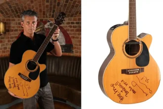 Noel Gallagher's guitar from Oasis's iconic 1996 MTV Unplugged performance has sold for a world record £226,800 at auction - and it was signed 'peace, love and bananas'.