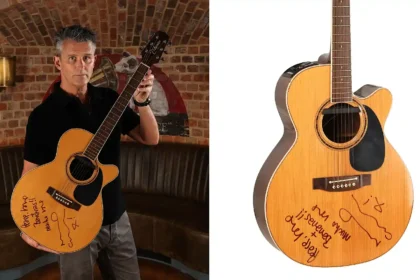 Noel Gallagher's guitar from Oasis's iconic 1996 MTV Unplugged performance has sold for a world record £226,800 at auction - and it was signed 'peace, love and bananas'.