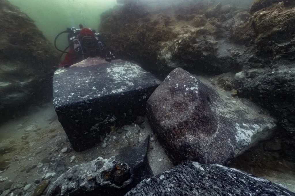 Divers discover a rare 2,000-year-old bronze ring depicting the Lighthouse of Alexandria, one of the Seven Wonders of the Ancient World, in Cleopatra's sunken palace.