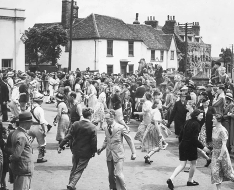 Incredible previously unseen photographs have revealed everyday life across Britain during the 1930s. The remarkable black-and-white images capture a country caught.