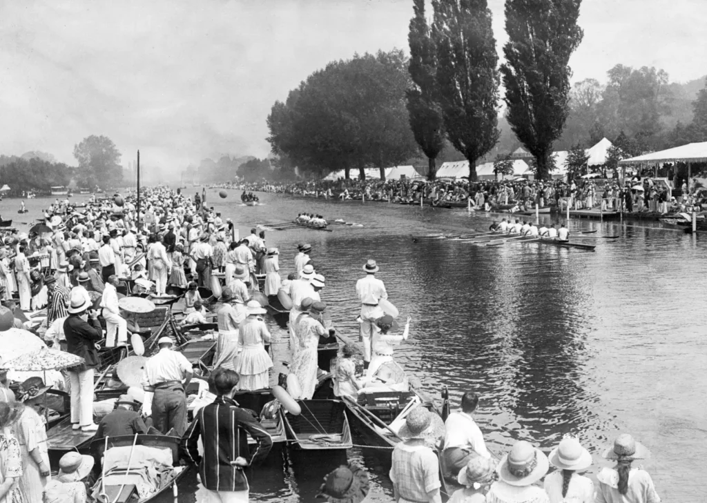 Incredible previously unseen photographs have revealed everyday life across Britain during the 1930s. The remarkable black-and-white images capture a country caught.