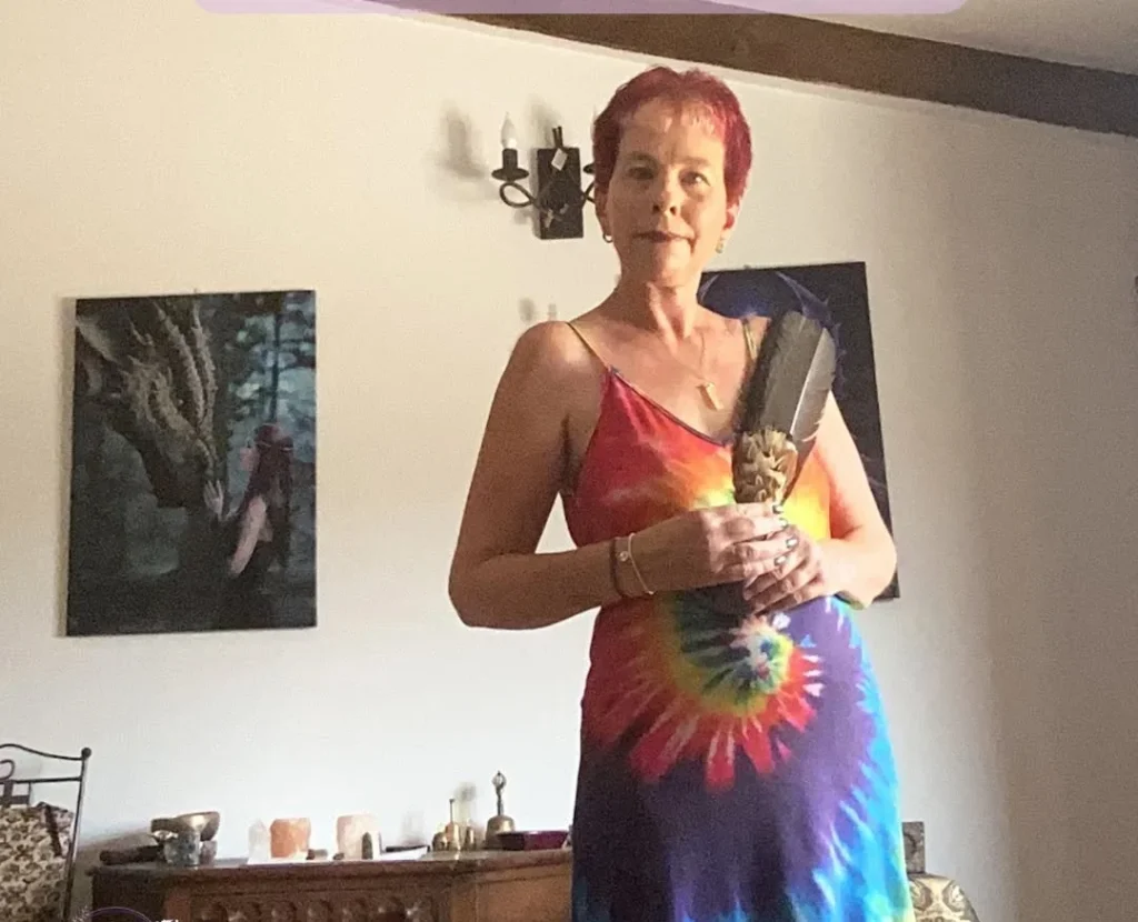 A woman who used to sell houses that wouldn’t shift within days has revealed her secret skill which she’s turned into a full-time business.