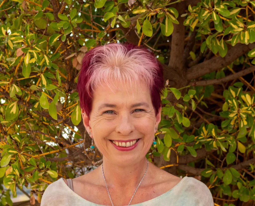 A woman who used to sell houses that wouldn’t shift within days has revealed her secret skill which she’s turned into a full-time business.