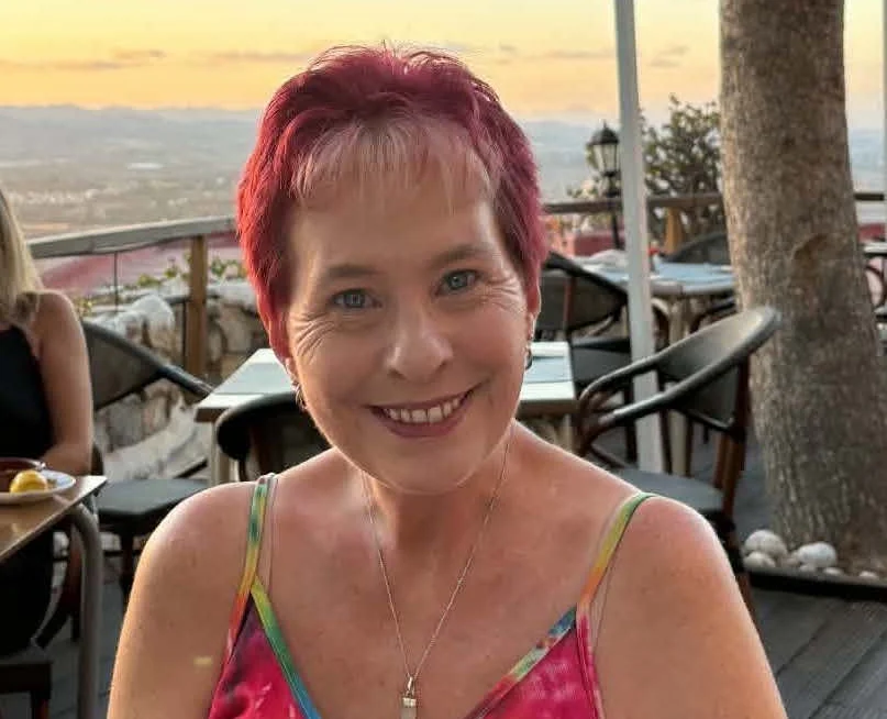 A woman who used to sell houses that wouldn’t shift within days has revealed her secret skill which she’s turned into a full-time business.