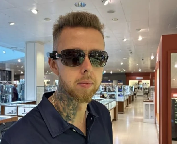 A bargain hunting dad has gone viral sharing the best Halloween treats on offer ahead of spooky Saturday. Elliot Jeory regularly scours his local shops to share the.