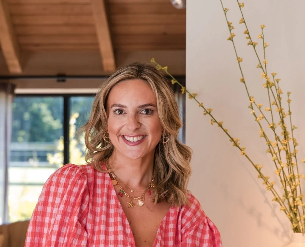 Charity shop expert bags £1,000 worth of designer clothes for just £60, including Reiss handbags and Jigsaw jumpsuits. See her incredible haul.