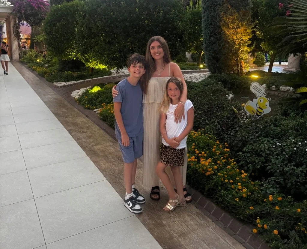 Single mum reveals how she took four kids to Florida for less than an all-inclusive Turkey holiday. Here's her clever money-saving strategy.
