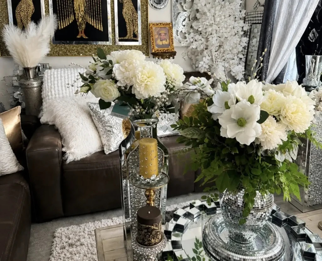 Woman spends nearly £3,800 turning home into festive Christmas grotto 73 days early. Georgia Gaddis transforms her house into a winter wonderland.