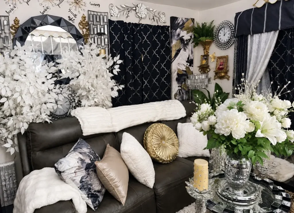 Woman spends nearly £3,800 turning home into festive Christmas grotto 73 days early. Georgia Gaddis transforms her house into a winter wonderland.